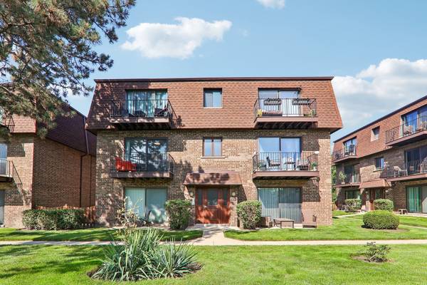 9616 Bianco TER #C, Des Plaines, IL 60016