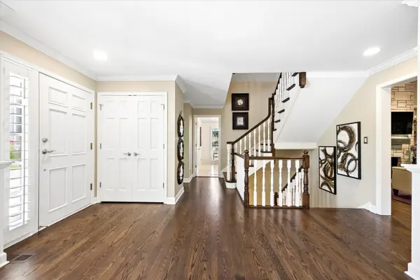 9 Tartan RD, Burr Ridge, IL 60527