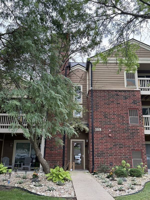 108 Glengarry DR #304, Bloomingdale, IL 60108
