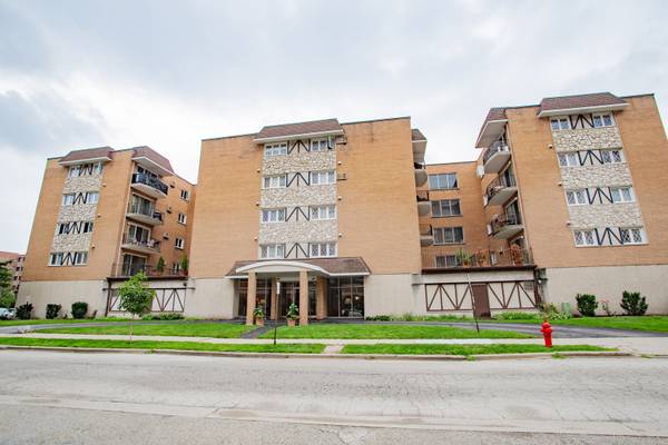 1633 River ST #2A, Des Plaines, IL 60016