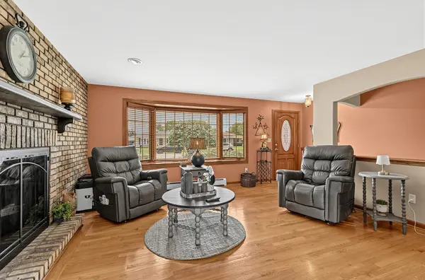 1820 Root ST, Crest Hill, IL 60403