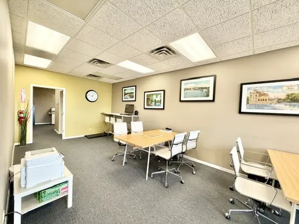 350 Sundown RD, South Elgin, IL 60177