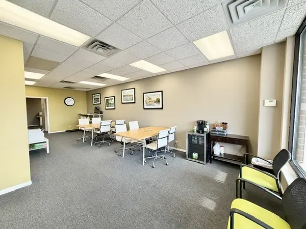 350 Sundown RD, South Elgin, IL 60177