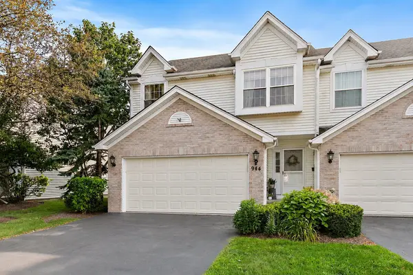 944 VIEWPOINT DR, Lake In The Hills, IL 60156