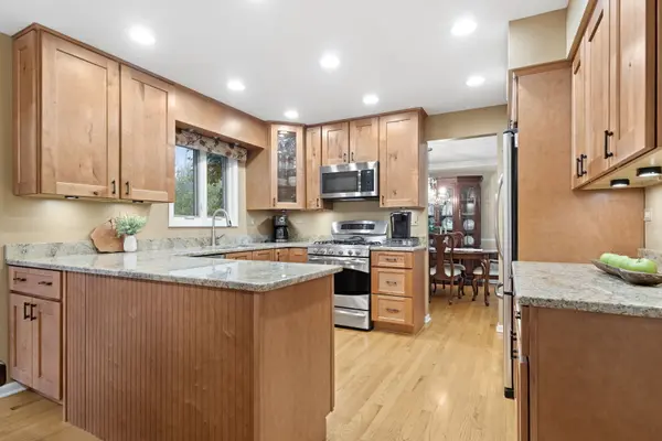 1290 Berkshire LN, Barrington, IL 60010
