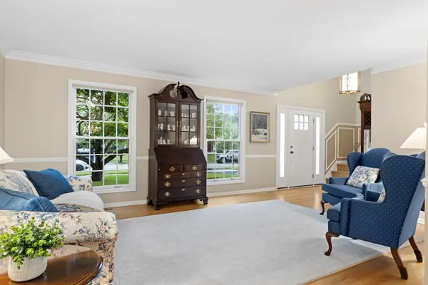 1290 Berkshire LN, Barrington, IL 60010