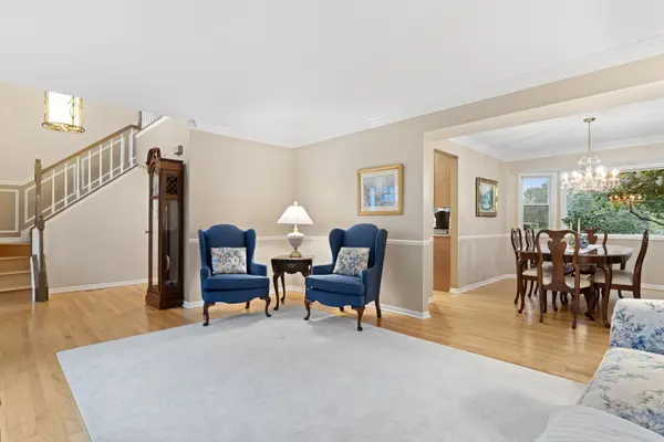 1290 Berkshire LN, Barrington, IL 60010