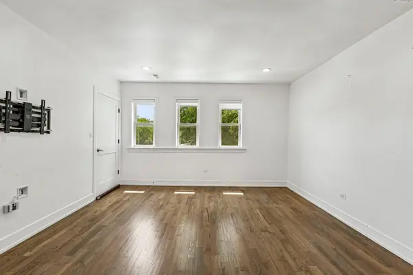 3806 W Armitage AVE, Chicago, IL 60647