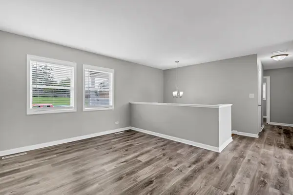 1022 Villa Vista DR, Round Lake Beach, IL 60073