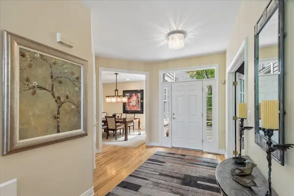 633 Academy Woods DR, Lake Forest, IL 60045