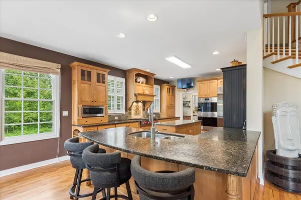 633 Academy Woods DR, Lake Forest, IL 60045