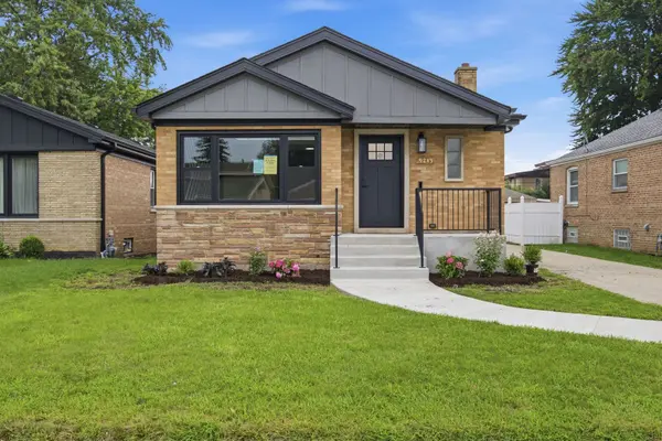 9243 S Francisco AVE, Evergreen Park, IL 60805