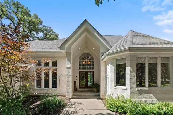 49W693 Hinckley RD, Big Rock, IL 60511