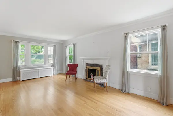 3829 W Addison ST, Chicago, IL 60618