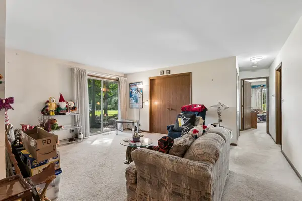 83 Midhurst CT #102A, Naperville, IL 60565