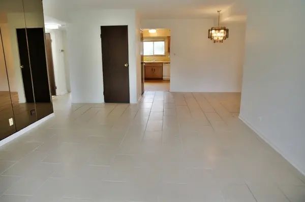 9409 BAY COLONY DR #1E, Des Plaines, IL 60016