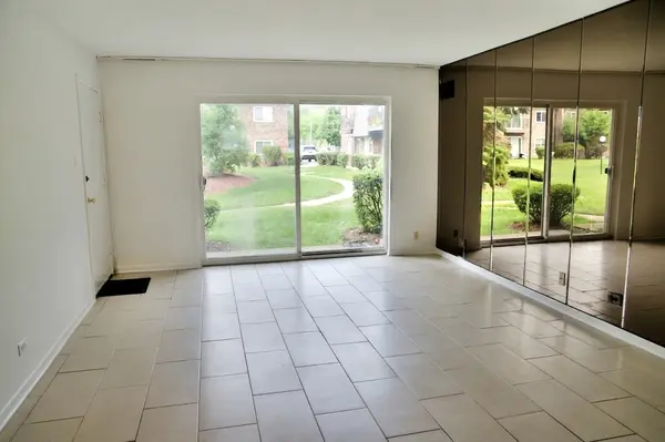 9409 BAY COLONY DR #1E, Des Plaines, IL 60016