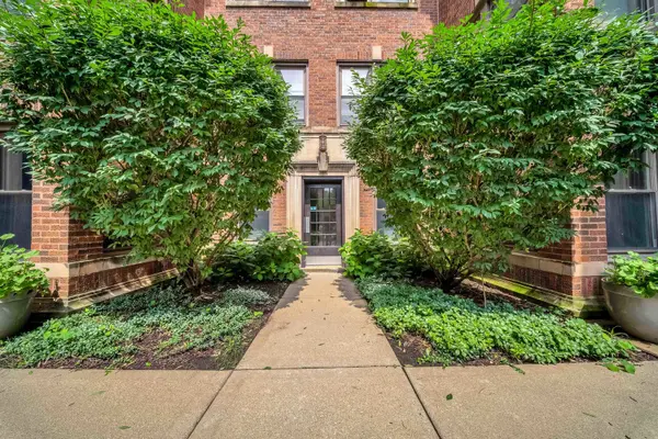 54 Forest AVE #2W, Riverside, IL 60546