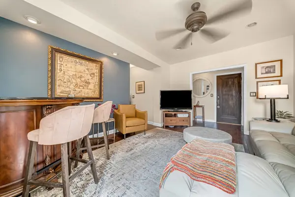 54 Forest AVE #2W, Riverside, IL 60546