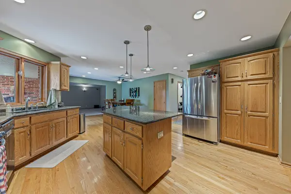 12054 Blackthorne Ridge DR, Mokena, IL 60448