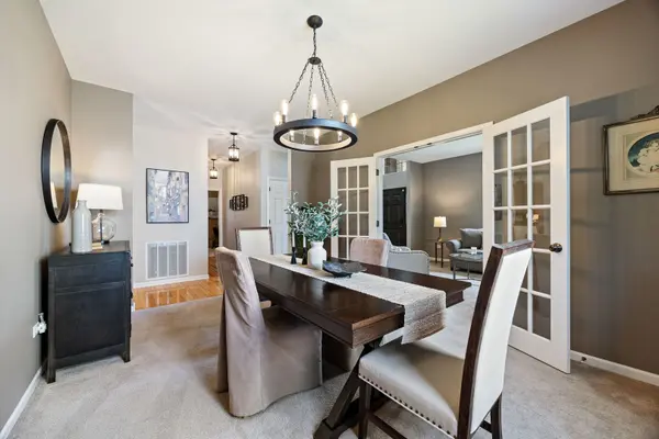 2815 Forest Creek LN, Naperville, IL 60565