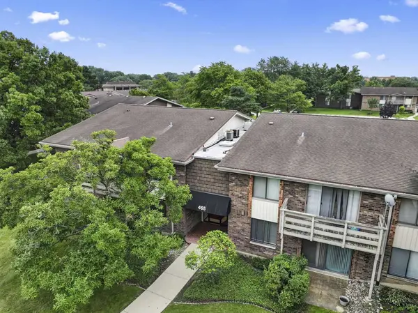465 Raintree CT #2B, Glen Ellyn, IL 60137