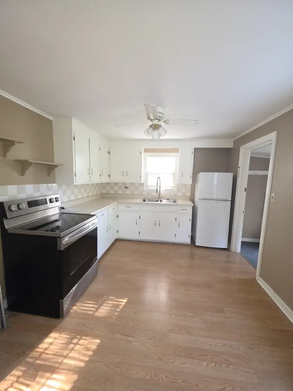 211 Edwards AVE #2, West Dundee, IL 60118