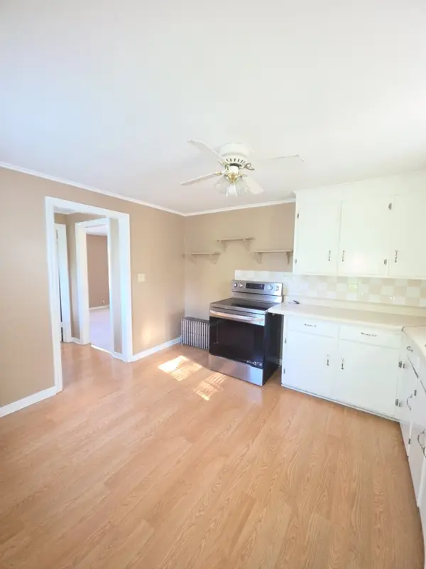 211 Edwards AVE #2, West Dundee, IL 60118