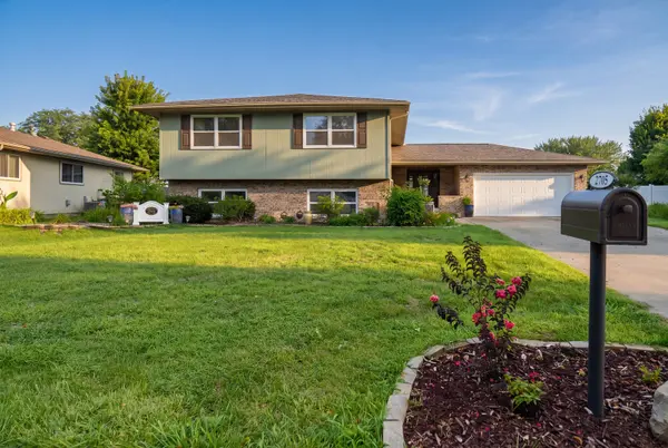 2705 Debo DR, Peru, IL 61354
