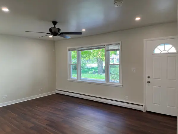 209 W Maple AVE #B, Mundelein, IL 60060