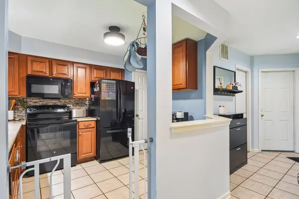 418 Lakeview CIR, Bolingbrook, IL 60440
