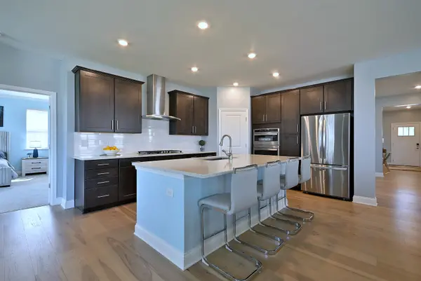 1174 Larswood LN, Crystal Lake, IL 60012