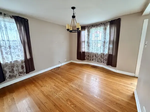 10806 S Whipple ST, Chicago, IL 60655