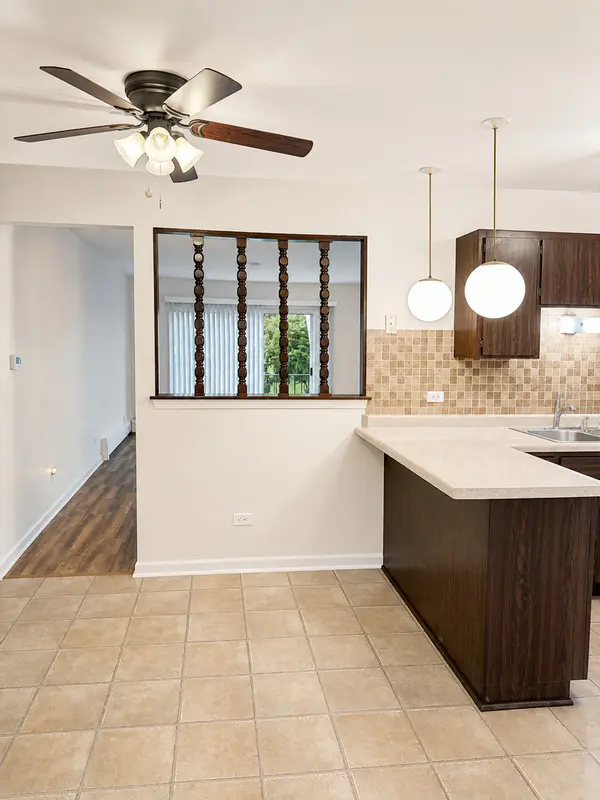 5733 W 103rd ST #2W, Oak Lawn, IL 60453