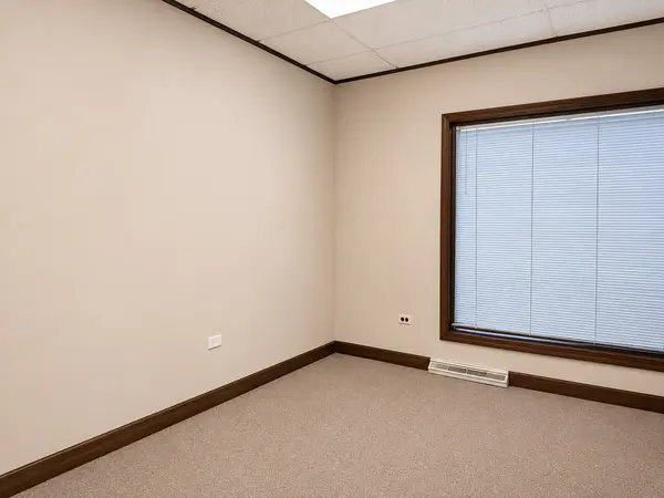 350 S Schmale RD, Carol Stream, IL 60188