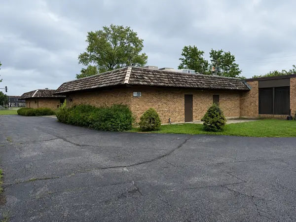 350 S Schmale RD, Carol Stream, IL 60188