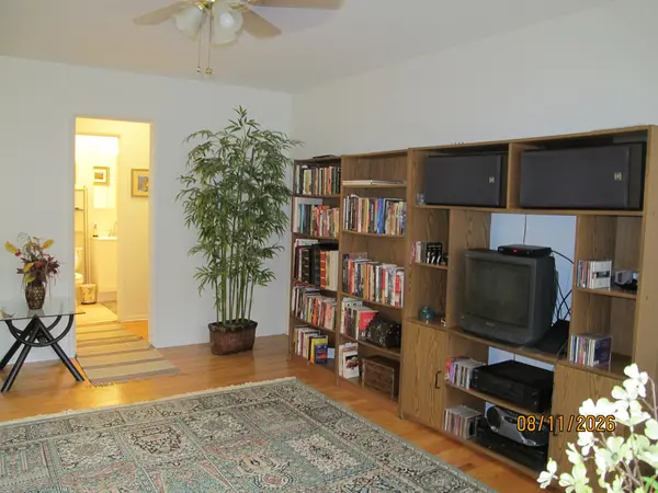 426 W Barry AVE #409, Chicago, IL 60657