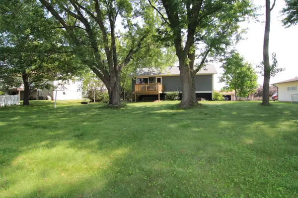 212 Valley View DR, Orangeville, IL 61060