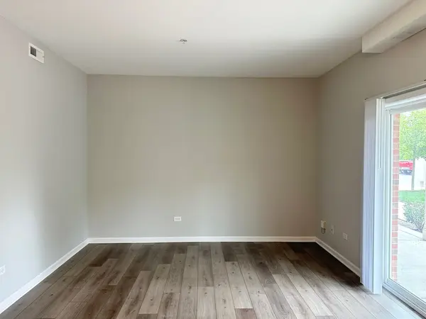 811 E Main ST #1E, East Dundee, IL 60118