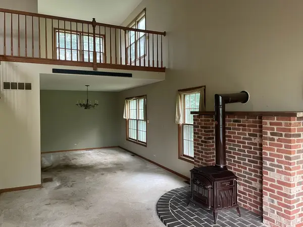 40W003 Russell RD, Elgin, IL 60124