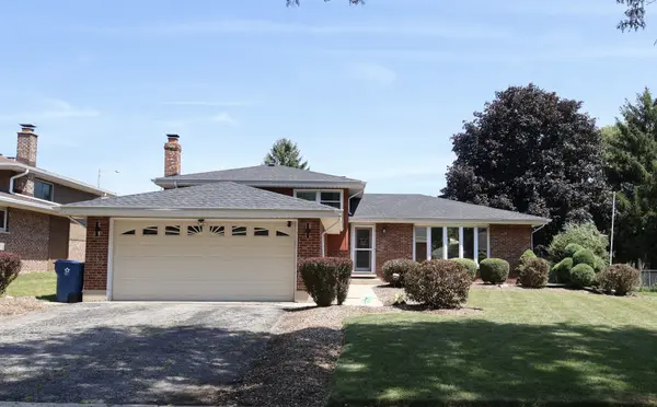 510 W Millns CT, Addison, IL 60101