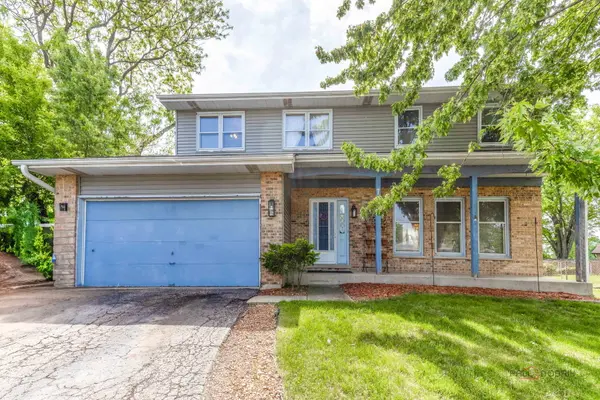 793 Santa Fe CT, Carol Stream, IL 60188