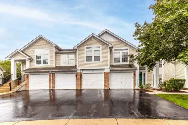 985 Huntington DR #985, Elk Grove Village, IL 60007
