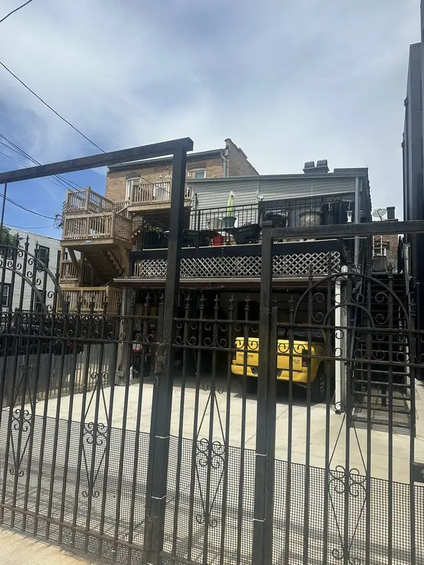 1811 W Grand AVE, Chicago, IL 60622
