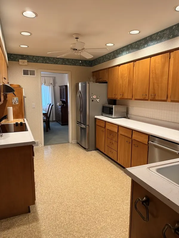 810 S We Go TRL, Mount Prospect, IL 60056
