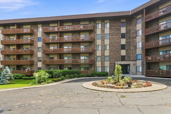 120 Lakeview DR #215, Bloomingdale, IL 60108