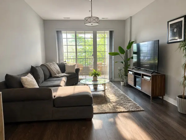 1202 Waukegan RD #210, Glenview, IL 60025