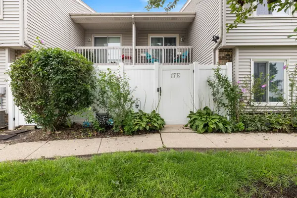 17 Fernwood DR #E, Bolingbrook, IL 60440