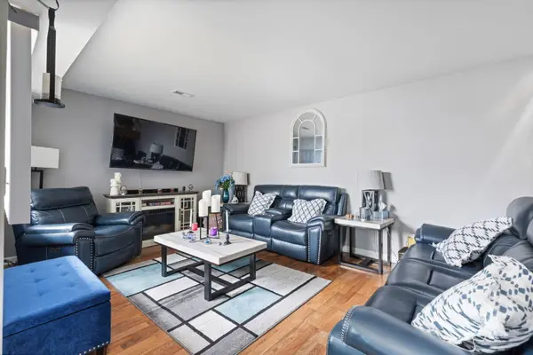 17 Fernwood DR #E, Bolingbrook, IL 60440