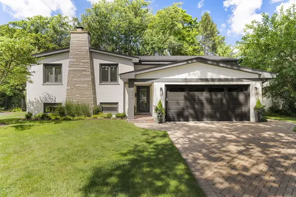 1548 Tulip Tree CT, Glenview, IL 60025